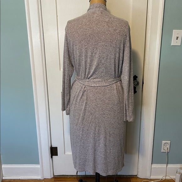 NATORI Lightweight Robe - Picture 3 of 9